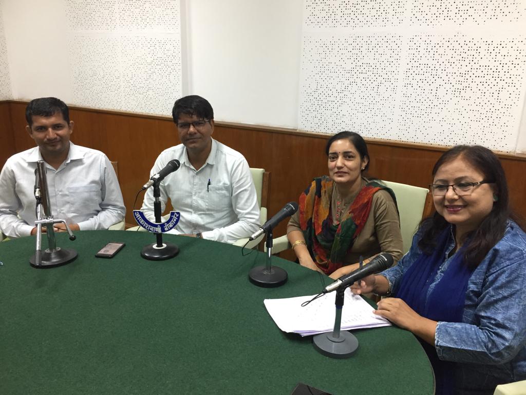 AIR_Bikaner's tweet photo. परिचर्चा- पर्यावरण संरक्षण में समाज और प्रशासन की भूमिका -प्रतिभागी 
श्री अशोक कुमार(एसडीएम, बीकानेर)
श्री श्याम सुंदर ज्याणी (पर्यावरणविद् एवम् अंतर्राष्ट्रीय पुरुस्कार विजेता)
श्रीमती कविता ज्याणी 
संचालन- मंदाकिनी जोशी
प्रस्तुतकर्ता - अशोक कुमार बिश्नोई
समय -शनिवार शाम7:30 https://t.co/rEGnIlrwG2