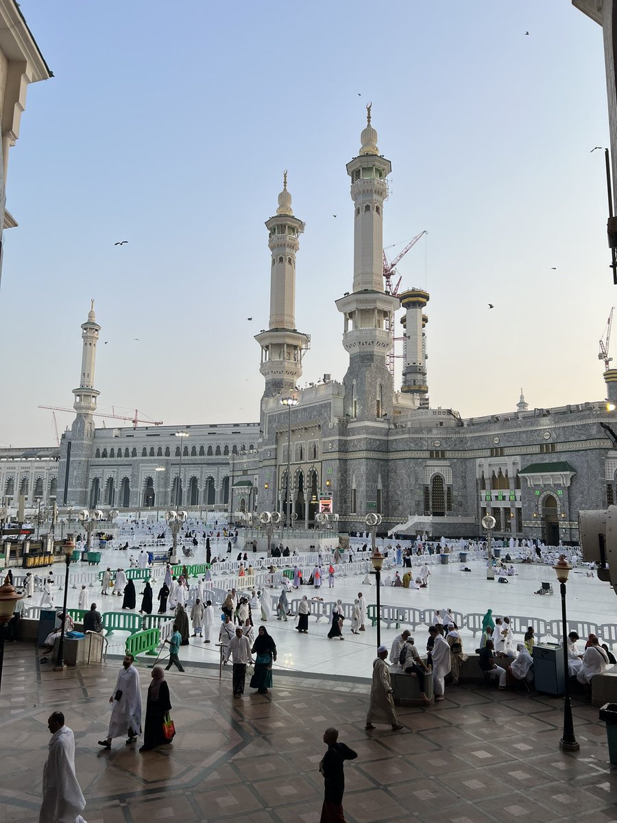 aisha3n's tweet photo. "إذا تعلَّق قلبك بالله حقَّ التعلُّق؛ زهدتَّ برضا الناس عنك، تحرَّرت من قيودٍ واهية كانت تُحيط بك، لم ترقب عيناك غيرَ الله وِجهةٌ، ولا يميل قلبك لغيره أنيسًا، لا يهمك من فقدت، ولا من لقيت.. اللهُ معك، وهذا حسبُك" https://t.co/XmeznYfZsi