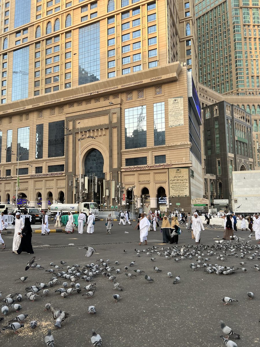 aisha3n's tweet photo. "إذا تعلَّق قلبك بالله حقَّ التعلُّق؛ زهدتَّ برضا الناس عنك، تحرَّرت من قيودٍ واهية كانت تُحيط بك، لم ترقب عيناك غيرَ الله وِجهةٌ، ولا يميل قلبك لغيره أنيسًا، لا يهمك من فقدت، ولا من لقيت.. اللهُ معك، وهذا حسبُك" https://t.co/XmeznYfZsi