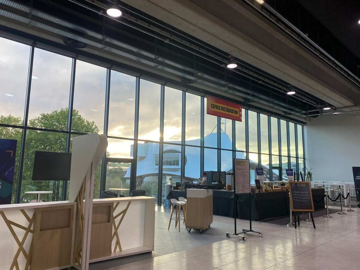On y est ! Tout est prêt et le salon va vous ouvrir ses portes dans quelques minutes ! 

On a hâte de vous y accueillir ! 😊 
N'hésitez pas à commenter l'événement avec le hashtag #GEN2022