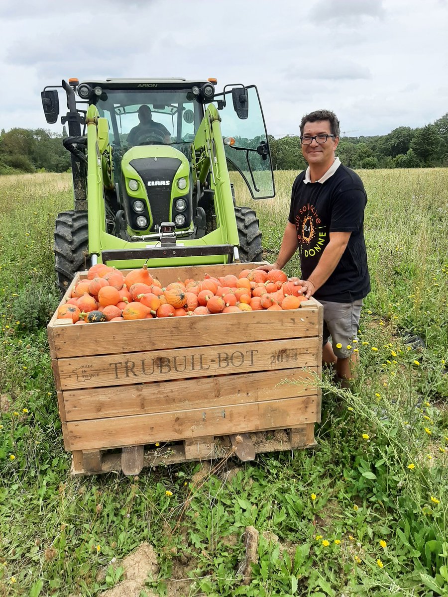 SOLAAL_'s tweet photo. C'est à l'initiative de #PierreBot, agriculteur à Saclay, qu'un #glanage solidaire à été organisé avec @ParisSaclay
#DonAgricole #JNDA https://t.co/Opk8SLKXxN