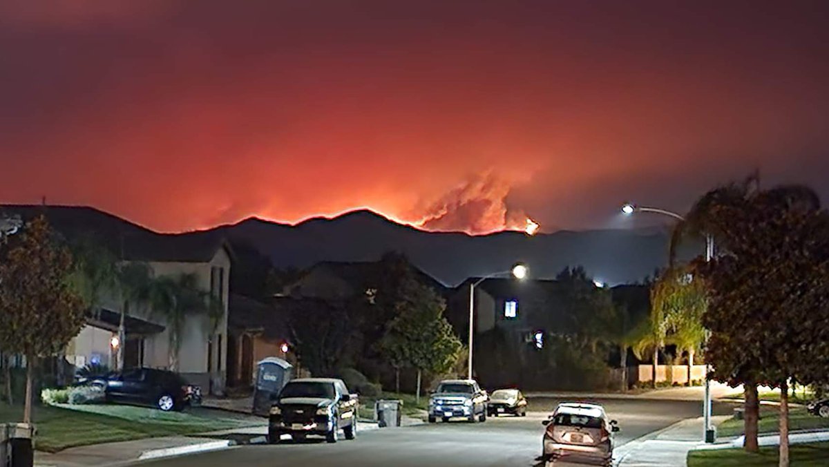 ReignMajor's tweet photo. The #fairviewfire is getting close https://t.co/yxtD9zNmAx