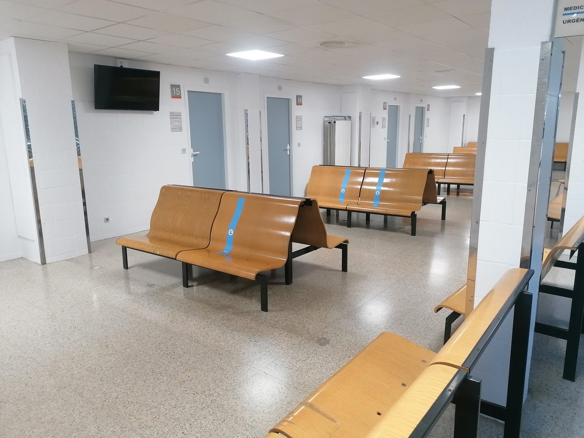 LuthienTeller's tweet photo. @salutcat '35 minutos de espera en urgencias con lumbalgia y la sala de espera vacía. Tras las puertas de consulta se oyen conversaciones y risas de doctores y enfermeras. ¿Me explicáis, por favor? https://t.co/a8g6R5vKPH