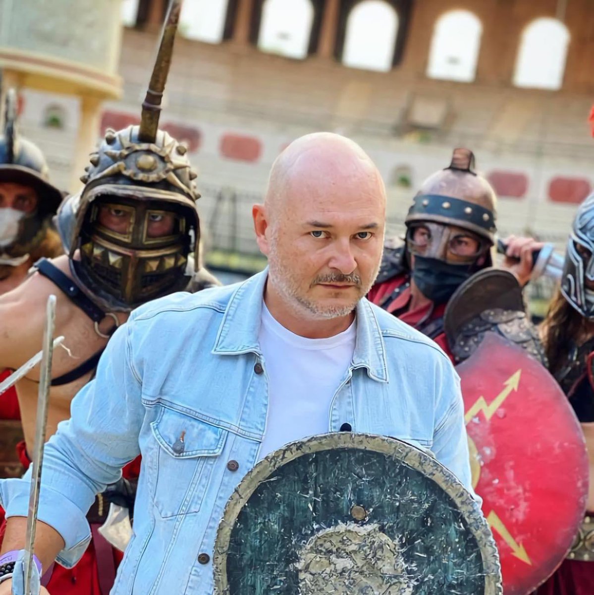 NRJTOURS37's tweet photo. Le vendredi 16 septembre @cauetofficiel sera en direct du @PuyduFou 😍
Écoutez #NRJ #Tours pour profiter du parc toute la journée + assister à l’émission et rencontrer l’équipe 🔥
Écoutez #NRJ pour gagner vos places 😎 https://t.co/Y0YoxdmRX1
