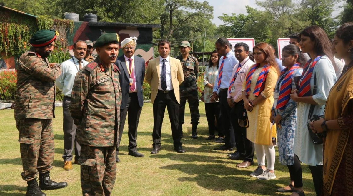 NorthernComd_IA's tweet photo. #LtGenUpendraDwivedi,
#ArmyCdrNC visited #Rajouri, interacted with #journalists of #Defence Correspondents Course-2022 organised by Directorate of Public Relations, Ministry of Defence during #Army leg tour.

#IndianArmy

@adgpi
@DefenceMinIndia
@SpokespersonMoD
@Whiteknight_IA https://t.co/KnrxJBFrJk