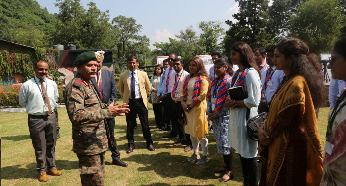 NorthernComd_IA's tweet photo. #LtGenUpendraDwivedi,
#ArmyCdrNC visited #Rajouri, interacted with #journalists of #Defence Correspondents Course-2022 organised by Directorate of Public Relations, Ministry of Defence during #Army leg tour.

#IndianArmy

@adgpi
@DefenceMinIndia
@SpokespersonMoD
@Whiteknight_IA https://t.co/KnrxJBFrJk