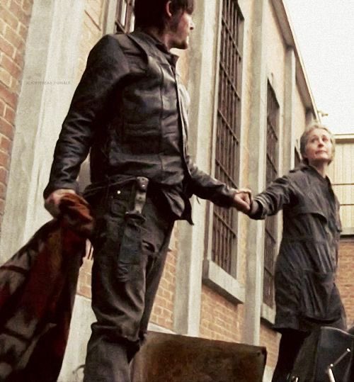 DaisyUnchained0's tweet photo. #Caryl #CarylIsEndgame #Carol #Daryl #TWD #TWDFamily #MyHeros #EpicDuo #HottestCouple #DreamTeam #WeAintAshes #CherokeeRose #StaySafe #NineLivesRemember #SoulMates #pookie #ILikedYouFirst https://t.co/2bQuMpnzyX