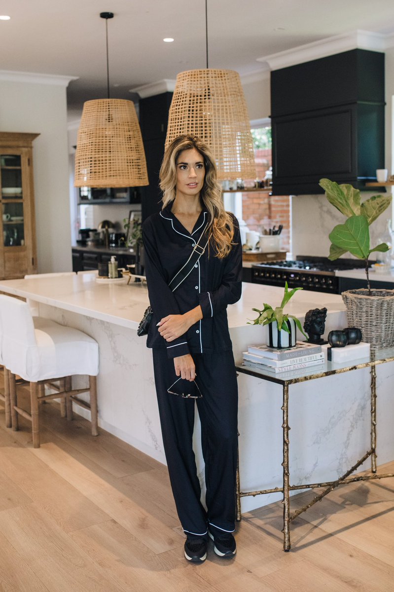 ALSleepwear's tweet photo. Our luxury ink rayon sleepwear sets can take you from the bedroom, to the couch, morning school drop off, grocery store and more… 🤩 https://t.co/6XdGyOteRB