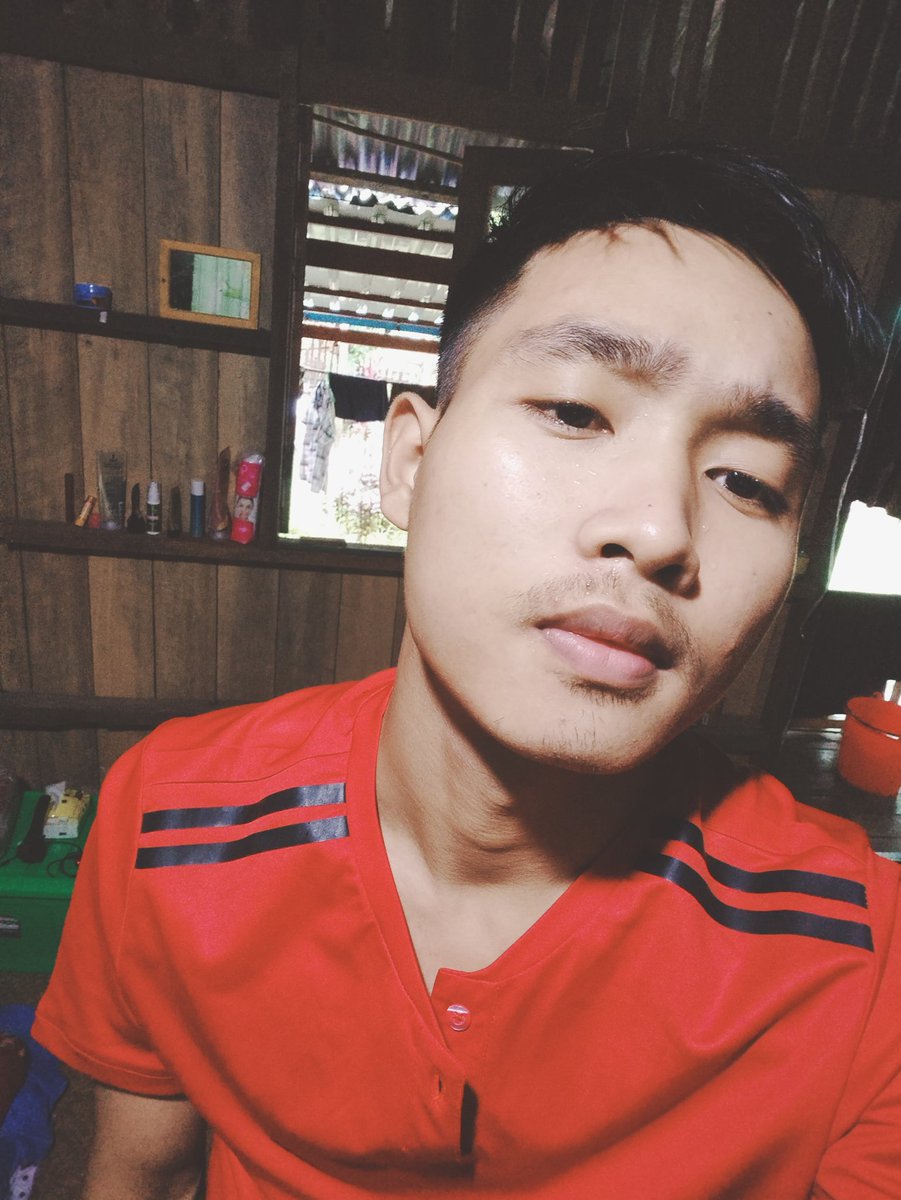 Twitterအကောကိအပြီးဖြတ်ပါတော့မယ်ဗျာ ဖုန်းလေးပြန်ရောင်းရမှာမို့လို့ပါ 😔