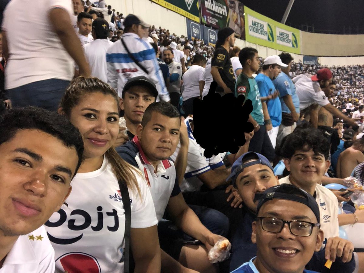 Fer113520's tweet photo. Quien se quiera bajar del barco que se baje
Creo en este equipo a muerte 
Vamos muchachos 
Es un sentimiento blanco 🐘🅰️
@AlianzaFC_sv 
En las malas te quiero más 🐘🅰️ https://t.co/3jFR9zyeGm