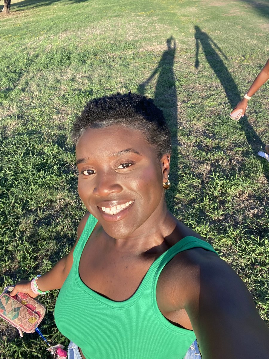 JasmineKubi's tweet photo. hello again twitter. I chopped my hair btw https://t.co/kVe1WVMCXu