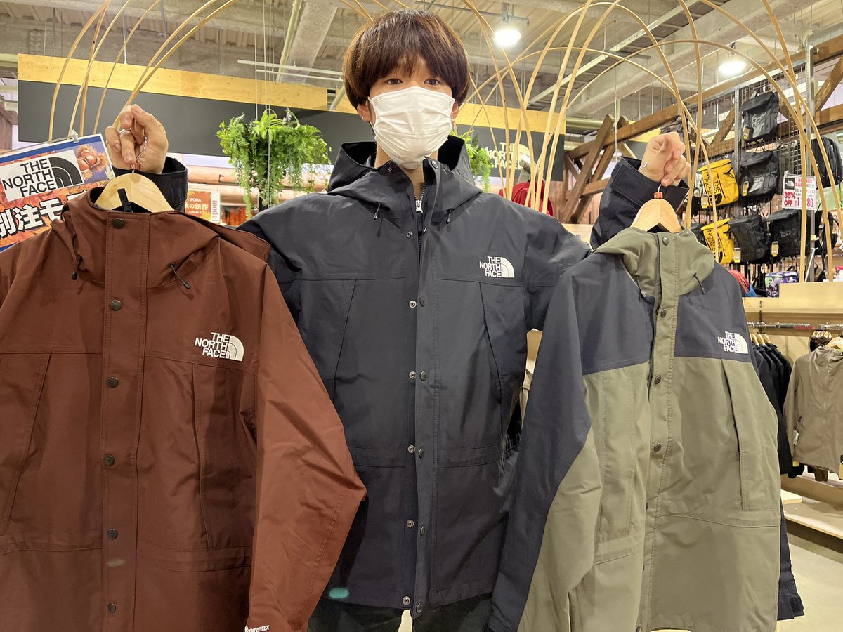 spopia_hamatyu's tweet photo. 明日（9/9）発売
THE NORTH FACEの新作
【Mountain Light Jacket】

ノースフェイス定番のデザインでかっこよく寒さ対策🥶☺️

防水機能もついてるから雨の日もオシャレにお出かけ‼️☔️

ぜひこの機会をお見逃し無く‼️🌈✨
 #THENORTHFACE  #MountainLightJacket https://t.co/CfoHfeUHE4
