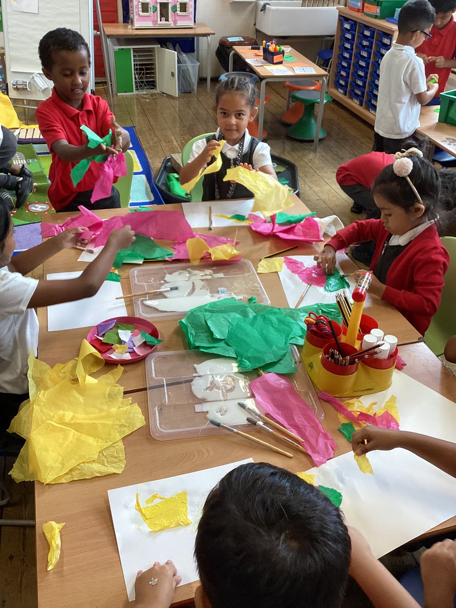 MayflowerSch's tweet photo. #Year1 have been creating art inspired by our class artist Henry Matisse. We have been using primary colours and experimenting with painting upside down and cutting and tearing for collage. #matisseclass #newyear https://t.co/JVtchXNEMn