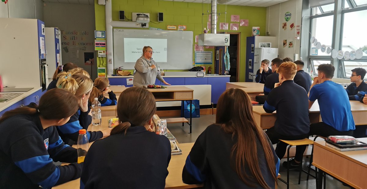BallymakennyC's tweet photo. Huge thanks to Maria from @BallymakennyF who came into the school today to give a talk to our sixth year Ag. Science students all about spuds! Maria even gave some of her time to helping the horticulture group clean out the beds๐ฅ๐ #louthchat #spudshack #lcagscience https://t.co/fpJ92jIJwA