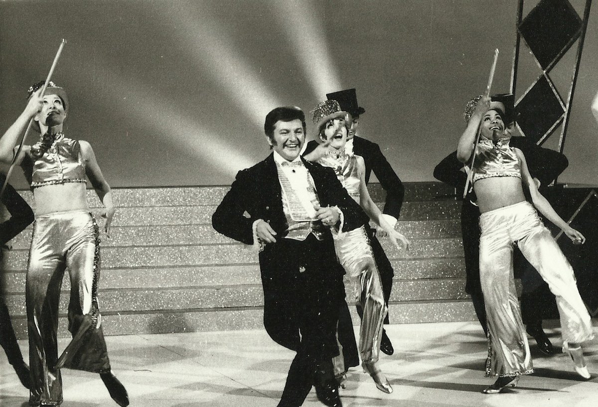 TweetingNeil's tweet photo. #Liberace and dancers, The Liberace Show, 1969 https://t.co/9s5U6EmdAv