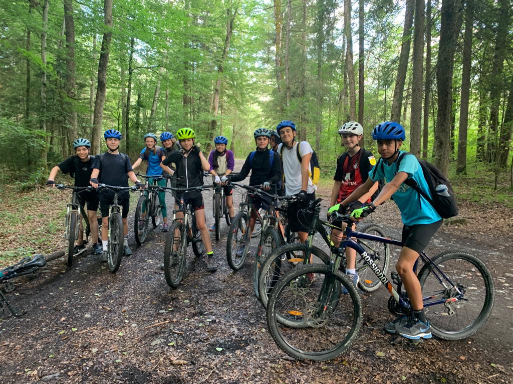 le_Gymnase's tweet photo. L'ensemble des élèves de 4e du Gymnase sont à Samoëns cette semaine pour un stage d'intégration et d'EPS. https://t.co/zQpwaKTbgR