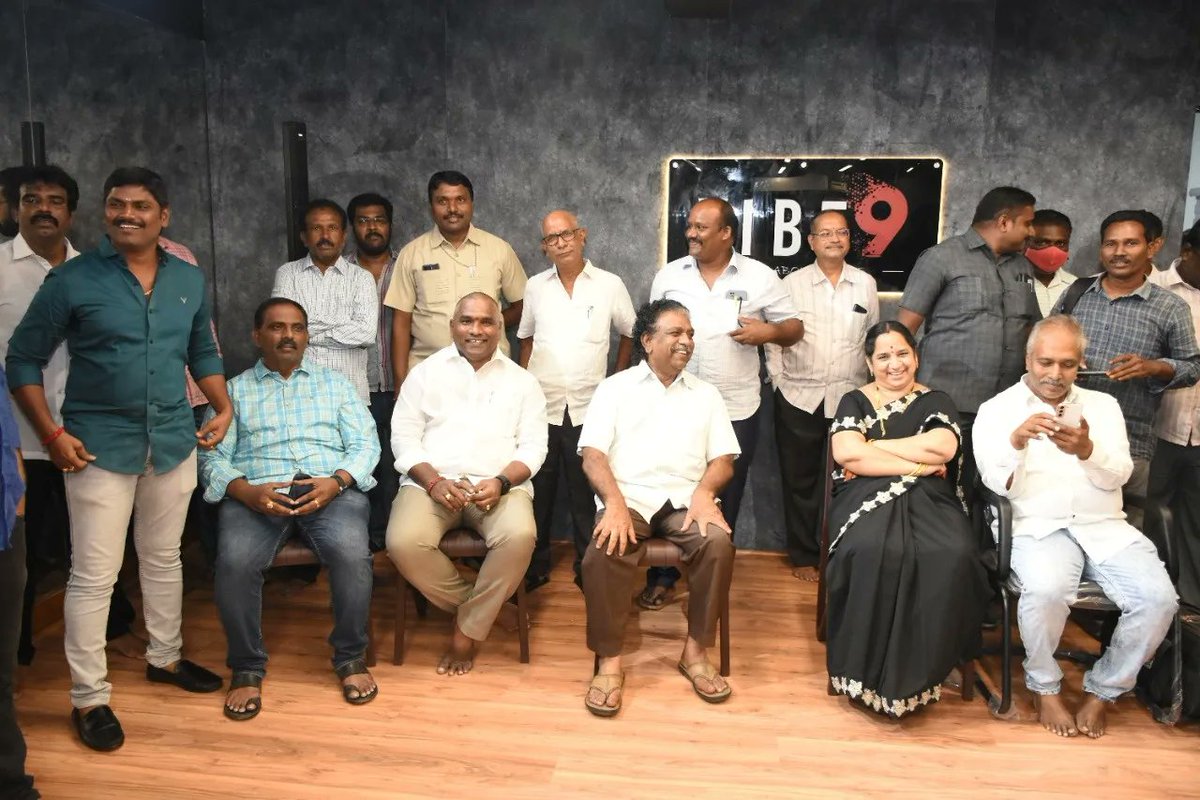 KavatiManohar's tweet photo. గుంటూరు నగరం పట్టాభిపురం నందు #మనోజ్_మరియు_ప్రశాంత్ ల ఆధ్వర్యంలో నూతనంగా ఏర్పాటు చేసిన #VIBE9 (ALL ABOUT DANCE) డాన్స్ స్టూడియోని ప్రారంభిస్తున్న #నగర_మేయర్_కావటి_శివ_నాగ_మనోహర్_నాయుడు,#MLC_KS_లక్ష్మణరావు.ఈ కార్యక్రమంలో కార్పొరేటర్లు,డాన్స్ విద్యార్థులు పాల్గొన్నారు.Dt:7-9-2022 https://t.co/KaZCJzedSn