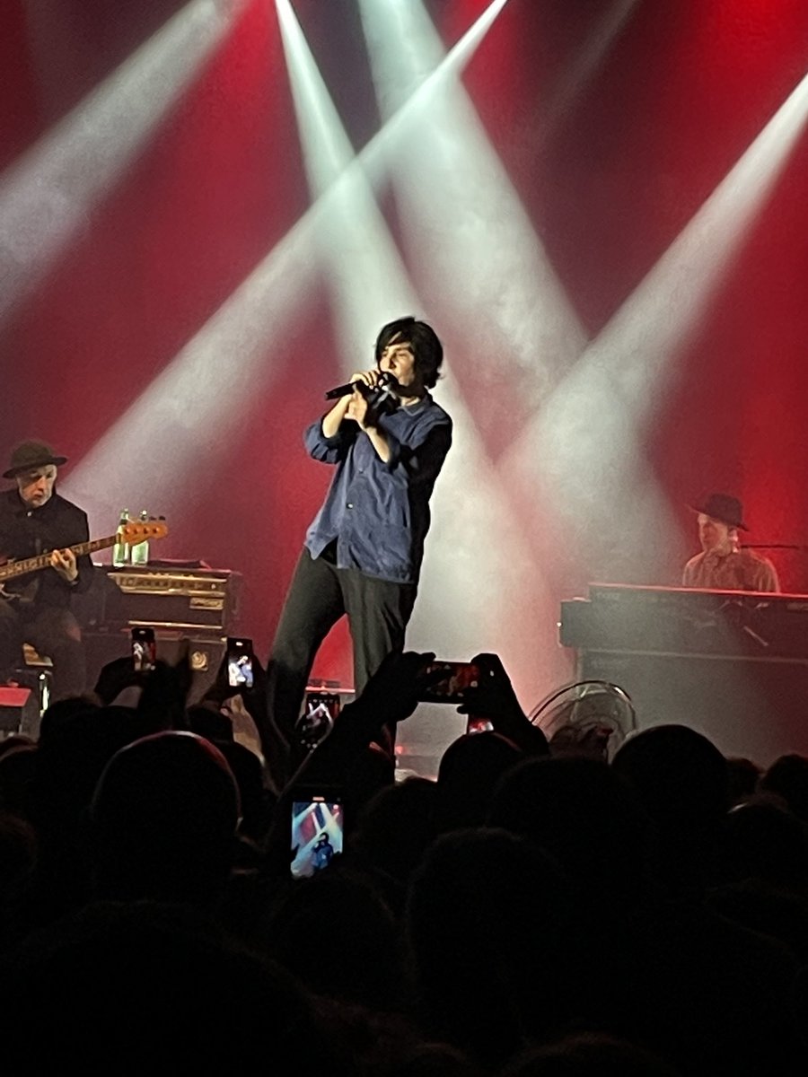Alexalos70's tweet photo. Després d’esperar un parell d’anys,al final l’hem vist i gaudit!!!ESPECTACULAR #conciertassooo https://t.co/2JmiMYfCXc