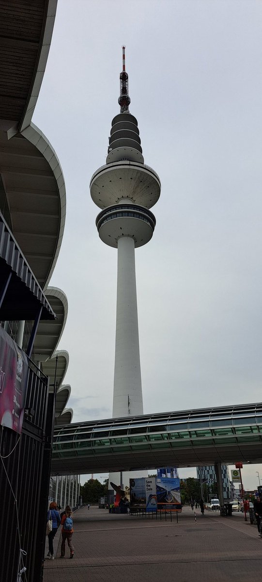 paolodowling's tweet image. A tale of two cities. In Gothenburg, no one takes cash, only card payments. In Hamburg, no one wants card payments, only cash.