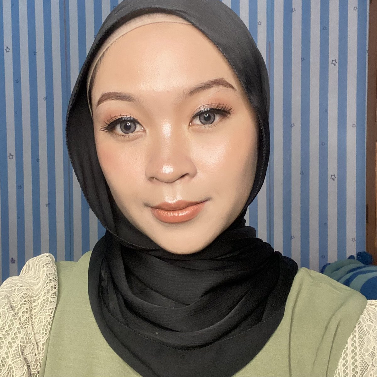 h0neymilktea_'s tweet photo. loose powder yang aku pakai untuk makeup kondangan / bridesmaid agar terlihat smooth, flawless dan tahan lama ♡

- a thread https://t.co/OznfleP39I