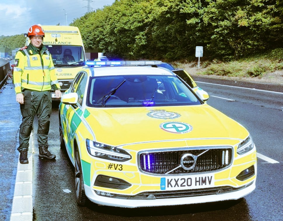 BASICS_SCAS's tweet photo. ER101 #V3 out &amp; about today in the East of our region crewed by @ParamedEducator &amp; Trainee Jakub starting the day with an incident on the Motorway where it was just a touch 'Damp'! 🌧️🌧️ @scacharity @Smarterm3tering @_Tom_A_Ward @SnowsVolvo @MedTreeUK @SCAS999 @kittags @StaffAndCo https://t.co/TwxTJHQLFO