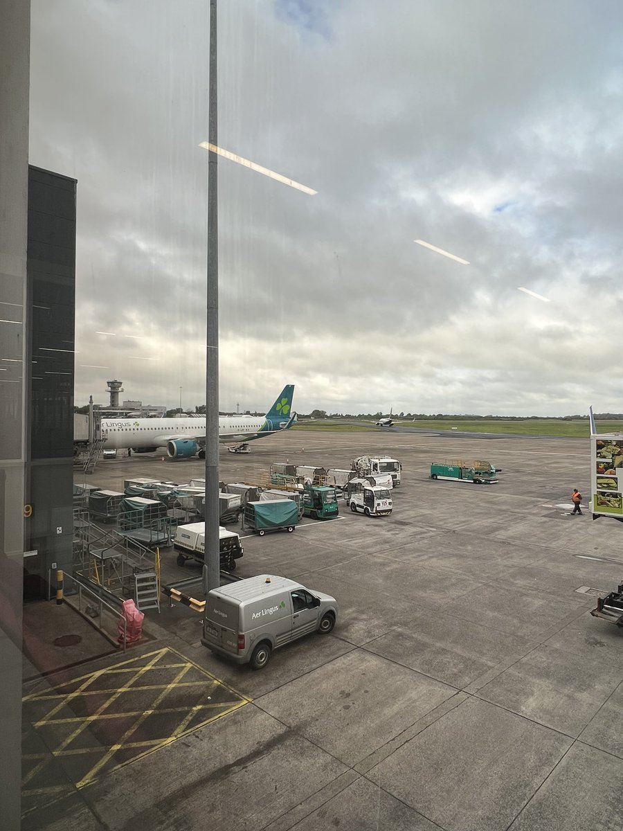 bmcotter's tweet photo. New York bound with @AerLingus , then onto Miami for our next @sisuclinic opening . Once again @ShannonAirport knocking the ball out of the park. 11 minutes from car park to lounge 👌. Security was ✅ Happy staff &amp; happy passengers = relaxed travel vibes 🔑 https://t.co/4Z2QezKRYA