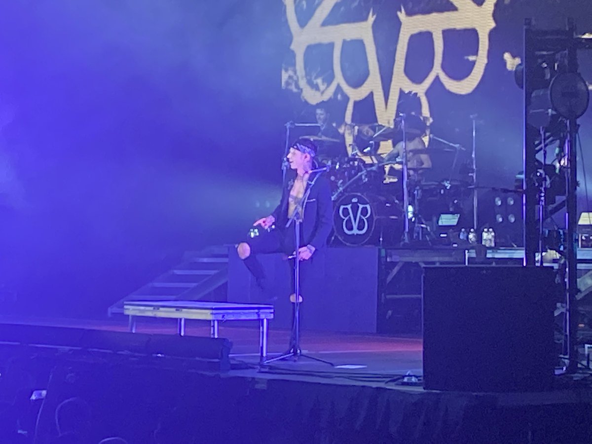 CalebCain981's tweet photo. Saw @blackveilbrides last night (9/6/22) live for the first the pandemic began — the live stream that they did was cool, but being with them again was pretty amazing. It’s nice to gather within the music once again. https://t.co/Q6WQHJVe5E