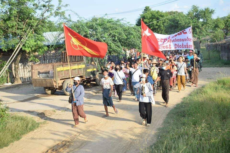 katycho22222's tweet photo. Joint forces of pro-democracy villagers of several villages from northern Salingyi township and eastern Yinmarbin township staged a strike against military dictatorship.   #2022Sept8Coup #UN_ProveYourExistence4Justice #WhatsHappeningInMyanmar https://t.co/fPnNQE4fi4