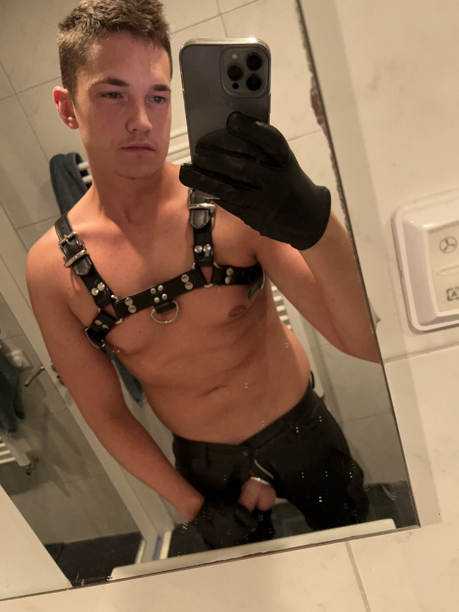 sylven_v's tweet photo. Hé Guys enjoy Folsom! See you next time hopefully 🐷 https://t.co/H9mP1wmtUp