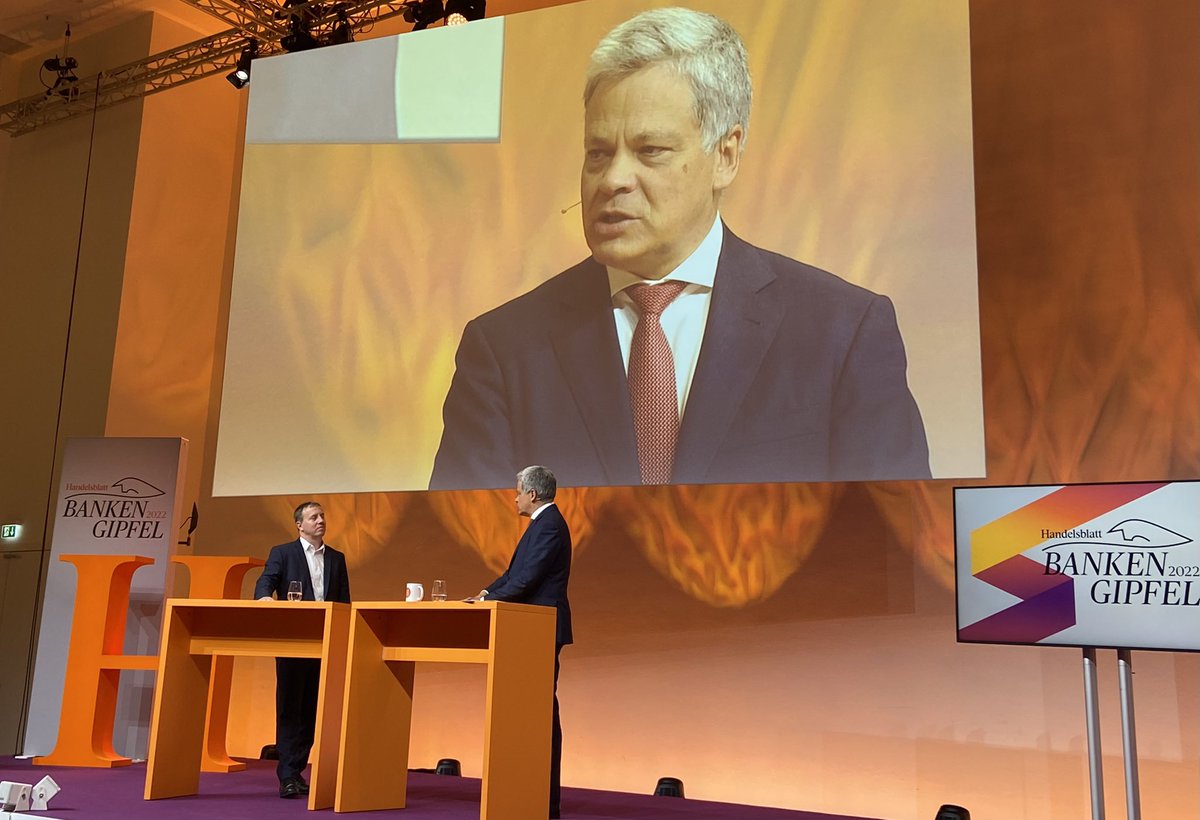 Oliver Santen (@osanten) on Twitter photo „Ich habe ein hohes Vertrauen in die Widerstandsfähigkeit der deutschen Wirtschaft. Viele Unternehmen sind natürlich besorgt. Aber es gibt keinen Grund zur Panikmache“, sagt <a href="/commerzbank/">Commerzbank</a>-Chef Manfred Knof zur wirtschaftlichen Lage #HBBanken „Ich habe ein hohes Vertrauen in die Widerstandsfähigkeit der deutschen Wirtschaft. Viele Unternehmen sind natürlich besorgt. Aber es gibt keinen Grund zur Panikmache“, sagt <a href="/commerzbank/">Commerzbank</a>-Chef Manfred Knof zur wirtschaftlichen Lage #HBBanken
