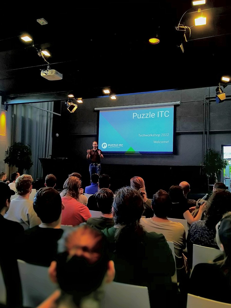 puzzleitc's tweet image. Einen Tag lang an einem interessanten Projekt hacken 💻⌨️ und sich mit anderen #Techies austauschen 🗣️ - @daniel_binggeli begrüsst die Members zum alljährlichen Techworkshop! #Workshop #puzzleness #innovation #teamwork #members