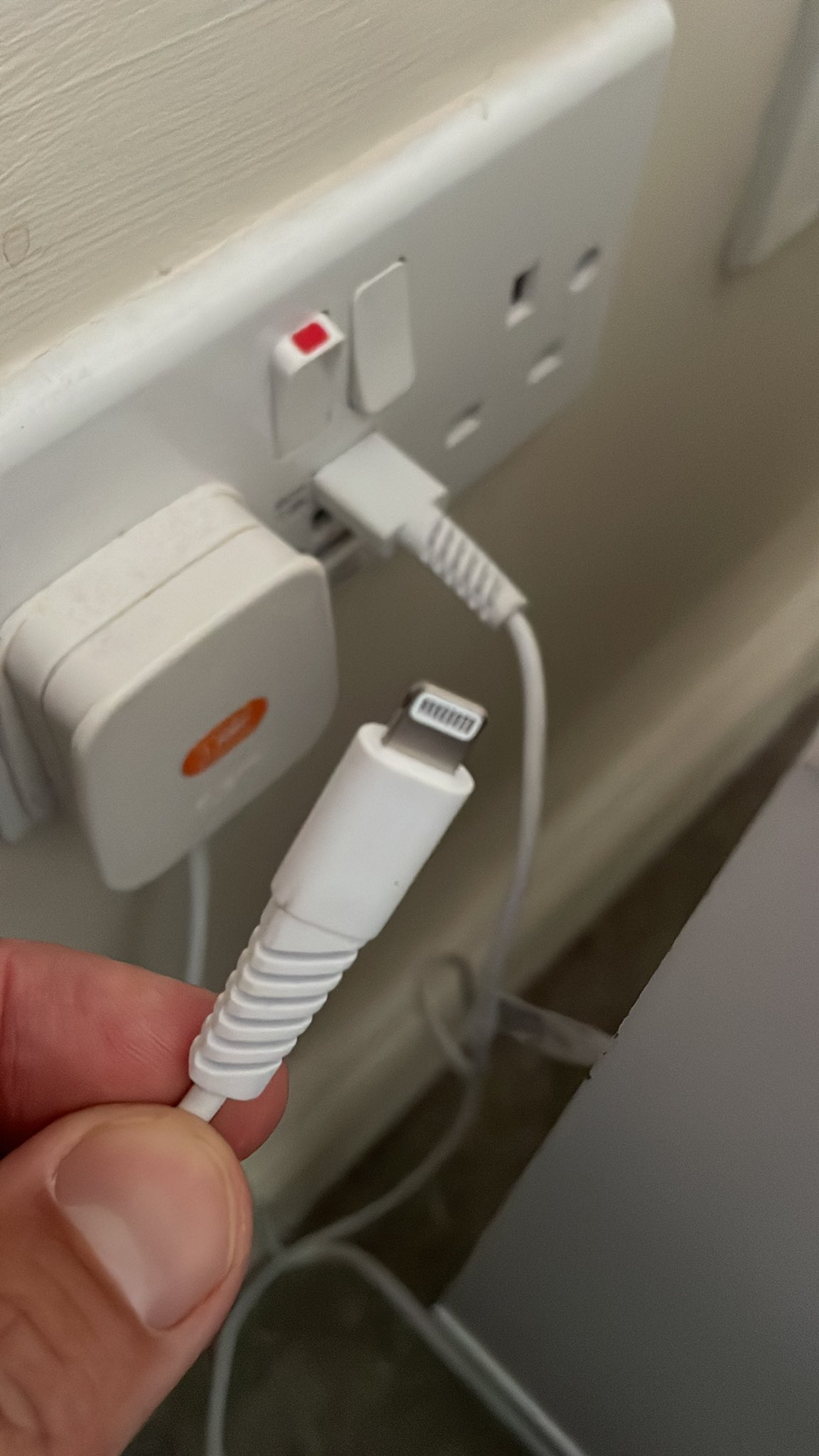 Edd HindOzan on Twitter "Stupid question! If I leave a USB charger