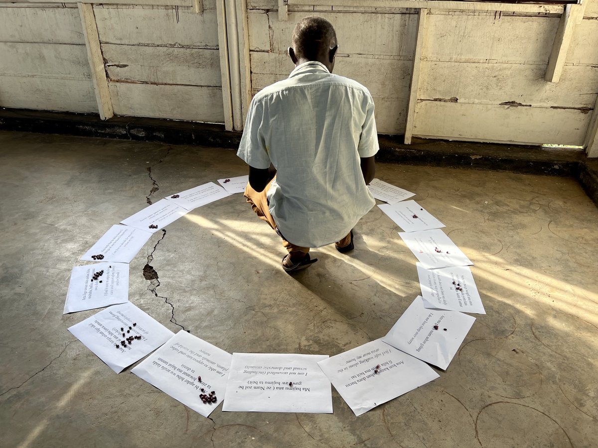 WellcomeChange's tweet image. We held focus group discussions in Rhino camp to translate the OxCAP-MH measure into Juba Arabic and understand what capabilities are important in this context. Beans were used to rank different capabilities in order of importance🫘 #CapabilityApproach #wellbeing #refugees
