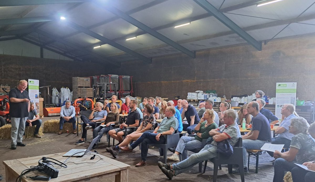 REGENERATIEVE LANDBOUW; TERUG NAAR VROEGER OF STAPPEN VOORUIT? | Wat een interessante Agro-Carrousel hadden we bij het akkerbouwbedrijf van Roland Venema. Roland deelde zijn motivatie en ervaringen aangevuld met de expertise van Bert Muller van Agro Accént.