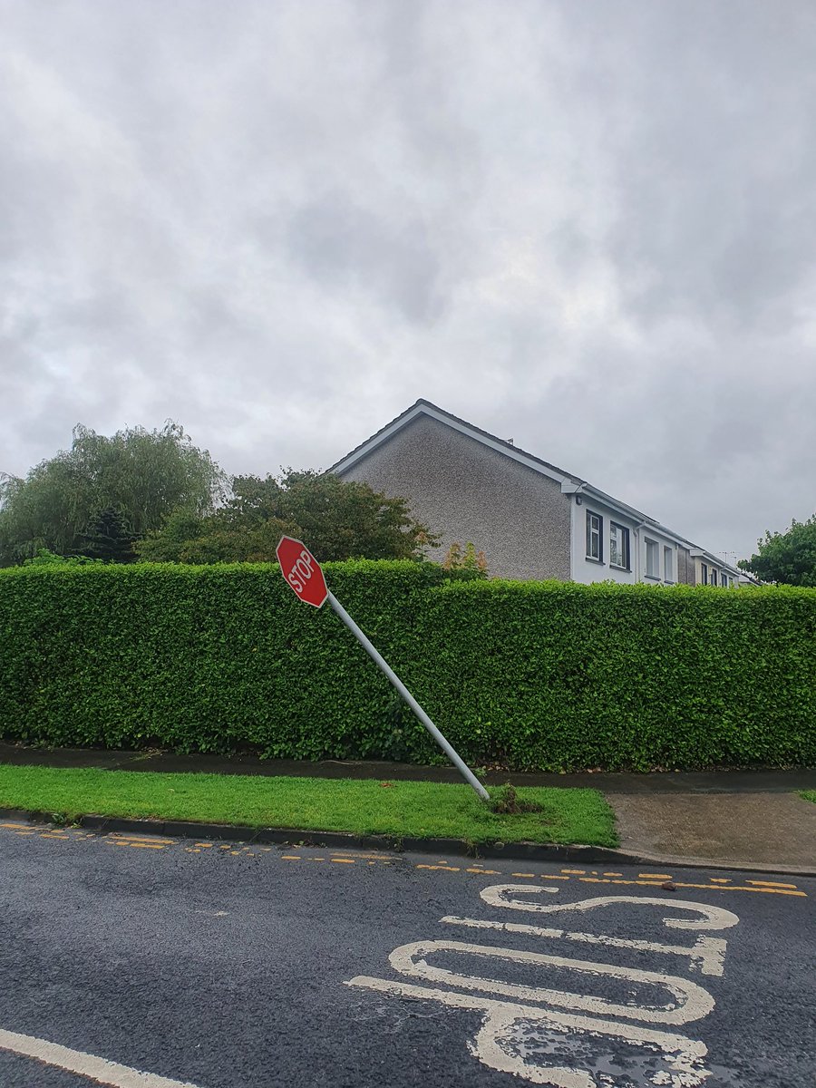 hannah_mos's tweet photo. First week of UL lectures and this is happening in Milford Grange.  #ULCodeOfConduct @UL @GardaTraffic https://t.co/UmolOylOhW