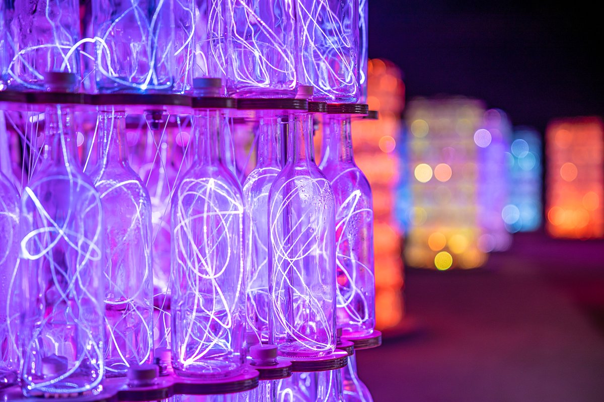 Coming in 2023, by the same artist who created the Field of Light at Uluru, and following the recent success of Tropical Light in Darwin, we are very excited to host the next installation by Bruce Munro "Light-Towers" at Discover Kings Canyon Resort.