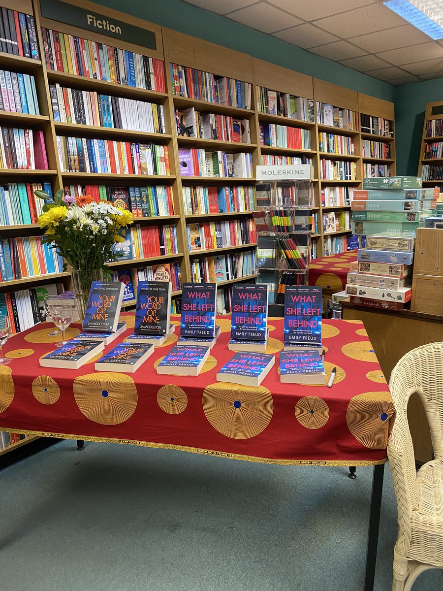 bookmarkthewall's tweet photo. A lovely evening yesterday celebrating @MsEmilyFreud newest book #whatsheleftbehind 🤗 Also lovely meeting @JoeChristie and @liamiddlet0n IRL 💗
Congrats Emily!
#BookTwitter https://t.co/VO2zBko5SG
