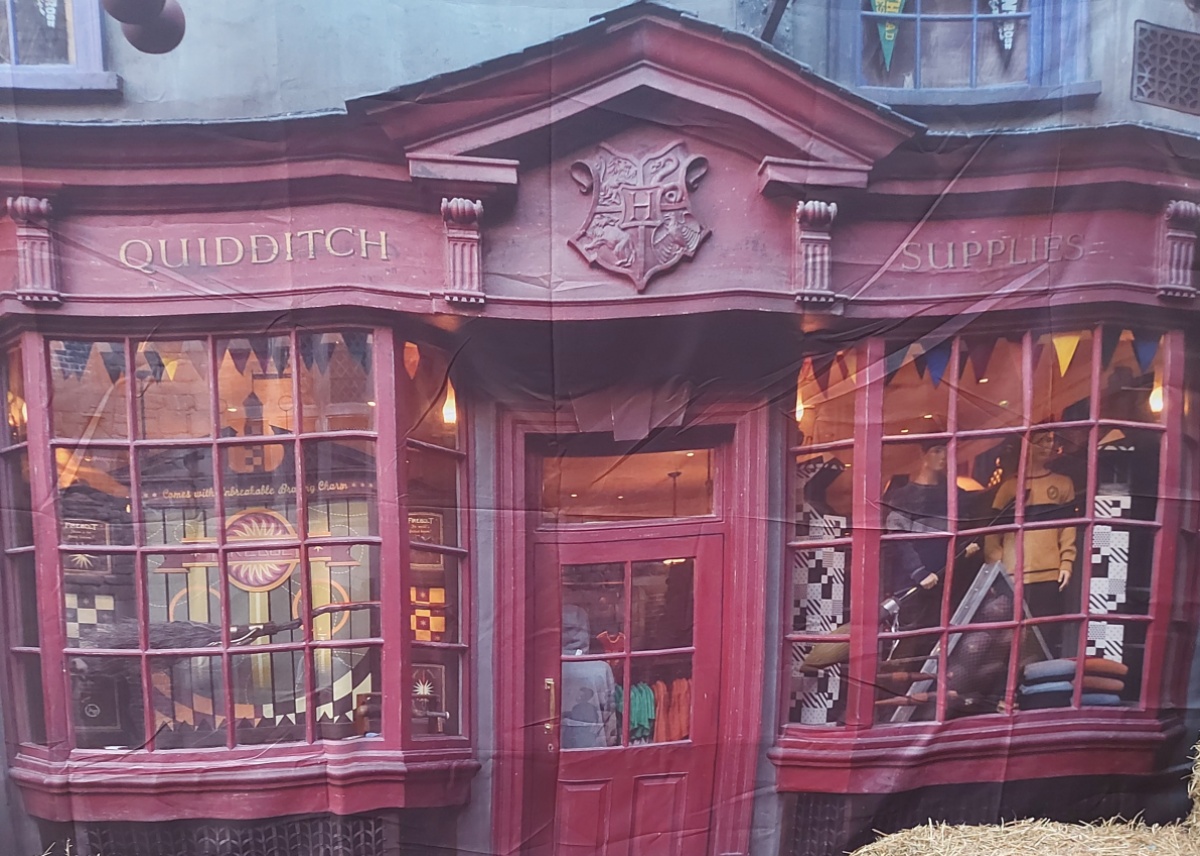 BryanCutts's tweet photo. All aboard the HogWatts Murder Express tonight in Newcastle NSW at 48 Watt Street's magical HogWatts Festival. The Murder Master® is hosting tonight.

https://t.co/spv6Nk19YQ 
https://t.co/TX6EdbyUX6 

@Murder Master 
#murdermaster #murdermystery #visitNSW #visitNewcastle https://t.co/w0j7xfOWuo