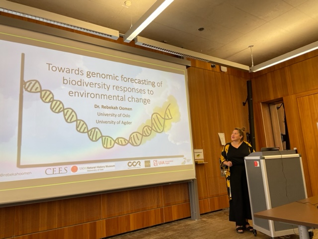 astrid_boehne's tweet photo. Kicking of the last day with a perspective on genomic forecasting by @rebekahoomen from @UniOslo @AgderUniversity who is amazingly engaged in #biodiversity #genomics @DeRGAbiodiv @erga_biodiv #dergaverse https://t.co/iS8XyNJ4zD