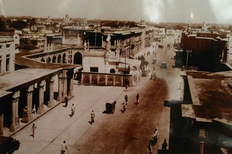 SyedAkbarHYD's tweet photo. An aerial view of cement roads and buildings at #Pattarghatti in 1940. #Hyderabad #history #EngineeringHeritage #CityPlanning https://t.co/lqNPT6OLM5