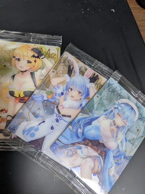 ちまちまちまちまちまコンビニいくたび買ってたホロライブウェハースですがやっとラミィちゃんがきた…ぺこちゃんもきた…メルちゃんは被ったけどよし!とりあえずこれにて完! 