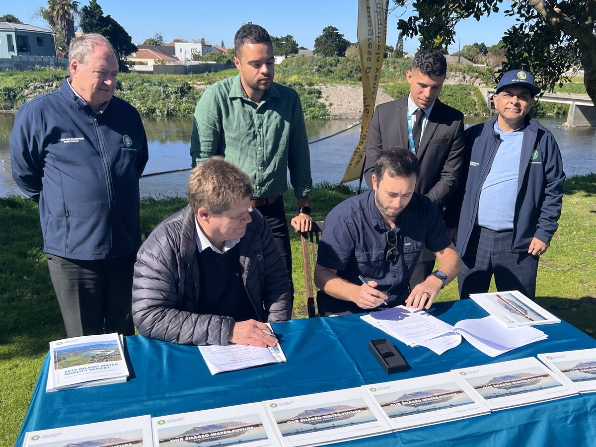 1. Yesterday we signed the historic, first-ever partnership between the <a href="/CityofCT/">City of Cape Town</a> &amp; a water stakeholder!

Here’s how this agreement with The Litterboom Project will clean up Cape Town’s rivers, beaches &amp; create jobs:
