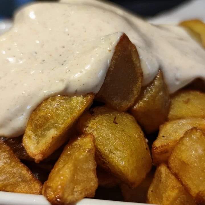 cafe_tandem's tweet photo. Si ets un o una fan de les #patatesbraves, no deixis de tastar les del #tandemcafe! Amb salsa brava 100% casolana!

#patatasbravas #salsabrava #salsabravacasera #menjarbé #salsabravacasolana #tapes #lesmillorspatatesbraves #cuinacasolana #gironafoodies #gironacycling #bikeforlife https://t.co/dyKwmurr2W