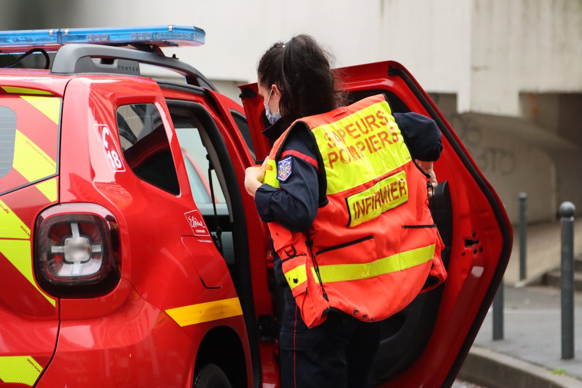 sdis91's tweet photo. #LeSaviezVous â Les VĂ©hicules lĂ©gers de secours mĂ©dicalisĂ©s (VLSM) sont des vĂ©hicules armĂ©s par un infirmier et/ou un mĂ©decin sapeur-pompier. Ils assistent les đ§âđ dans leurs missions de soins, mais soignent Ă©galement les sapeurs-pompiers qui en ont besoin !
@Prefet91 https://t.co/dZgMyiUYRO