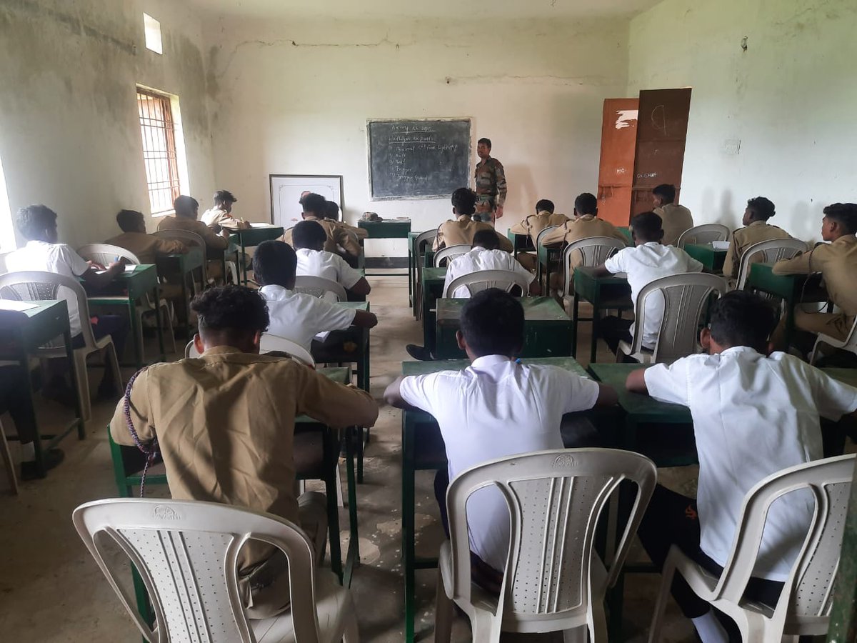 13_ncc's tweet photo. Today regular classes conducted by 13(o)BN ncc Nabarangpur Emrs hirli,Govt h/s nishnahandi https://t.co/5Z15UVWfaa