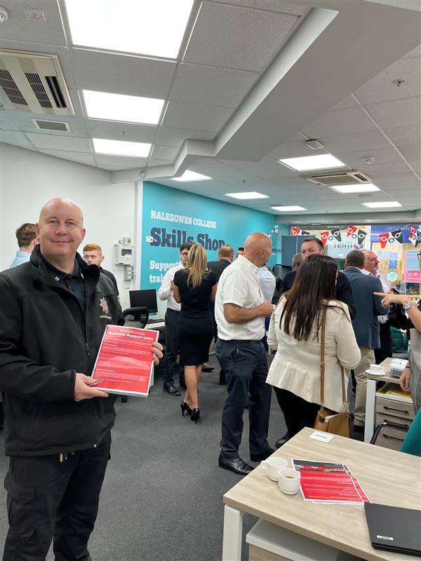 WMFSBusinessFS's tweet image. This #BusinessSafety22 Week, Fire Safety Officers visited @BCCCmembers and @HalesowenBID to talk about the importance of up to date risk assessments and general fire safety in the workplace. We also gave them some background on our roles and the work of @WestMidsFire