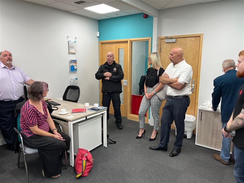 WMFSBusinessFS's tweet image. This #BusinessSafety22 Week, Fire Safety Officers visited @BCCCmembers and @HalesowenBID to talk about the importance of up to date risk assessments and general fire safety in the workplace. We also gave them some background on our roles and the work of @WestMidsFire