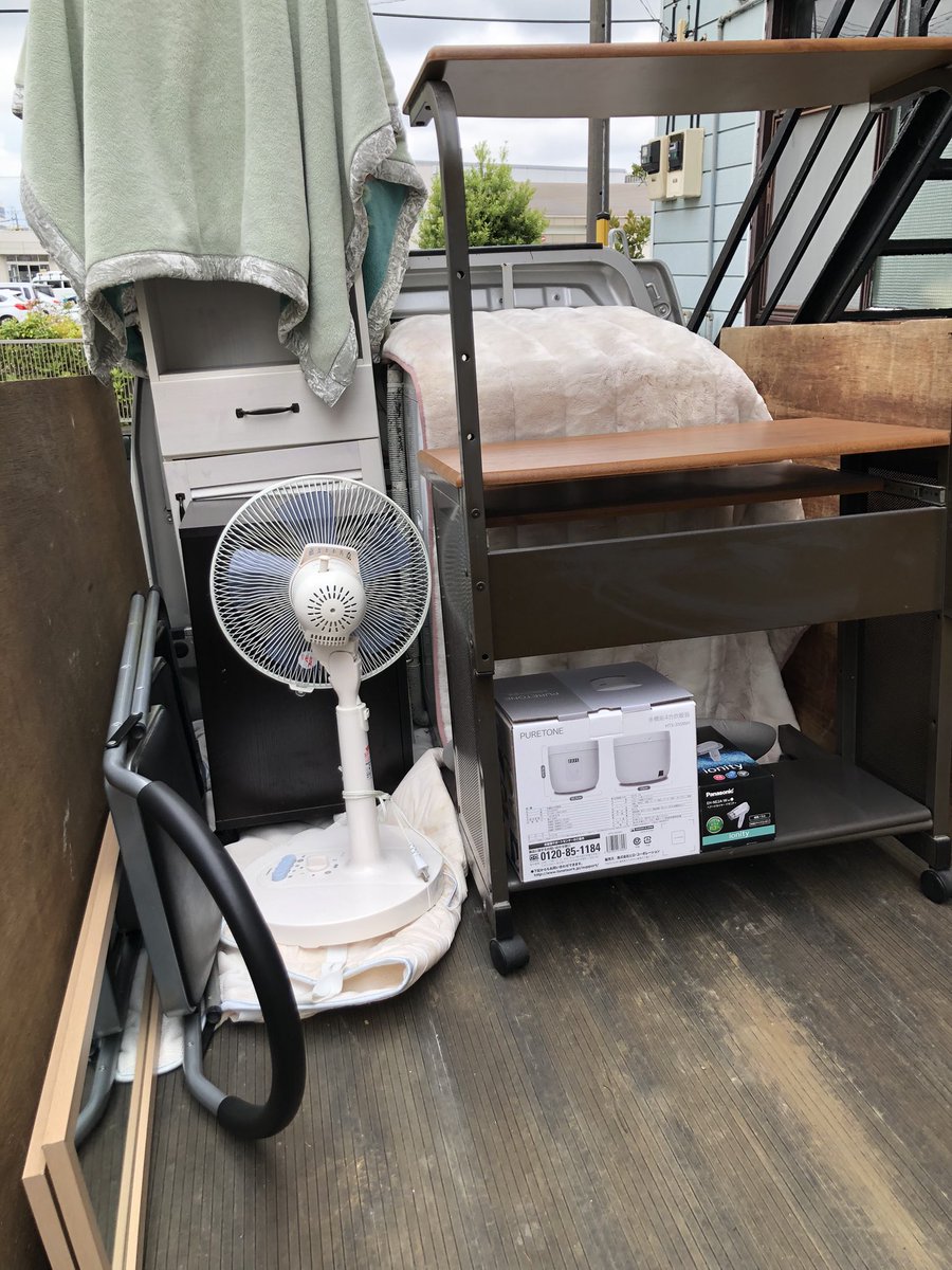 recycle_base's tweet photo. 港南区にて引越し後の不用品回収のご依頼でした♪
退去後の処分でお困りの品物をまとめて回収させていただきました😊
#不用品回収
#引越し
#リサイクルショップ
#リサイクルベース
#港南区 https://t.co/fpG17Ml5aj