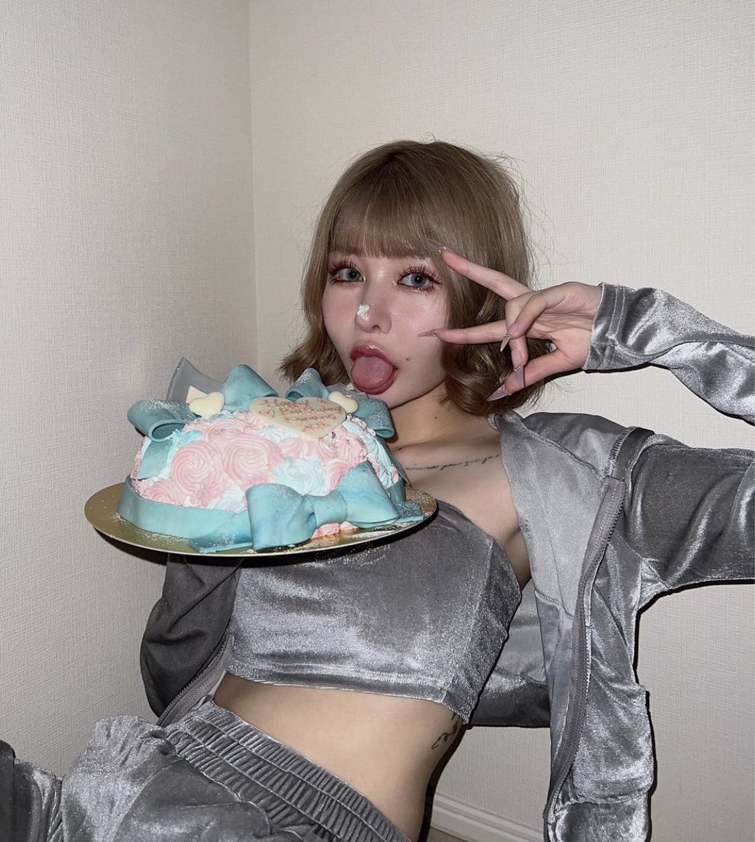 MAU__FAB's tweet photo. 愛する戦慄かなのｻﾏ誕生日おめでとう🦋💗
同じ24とは思えないほどしっかりしてて努力家で、優しい心の持ち主で尊敬してます(TT)♡大好きです！！
生まれてきてくれてありがとう👶🏻♡
これからもわたしたちに幸せ沢山与えてください🥺♡笑
#アタシじゃないなんて終わってんね 
#戦慄かなの生誕祭2022 https://t.co/0T9Tfw8JG0