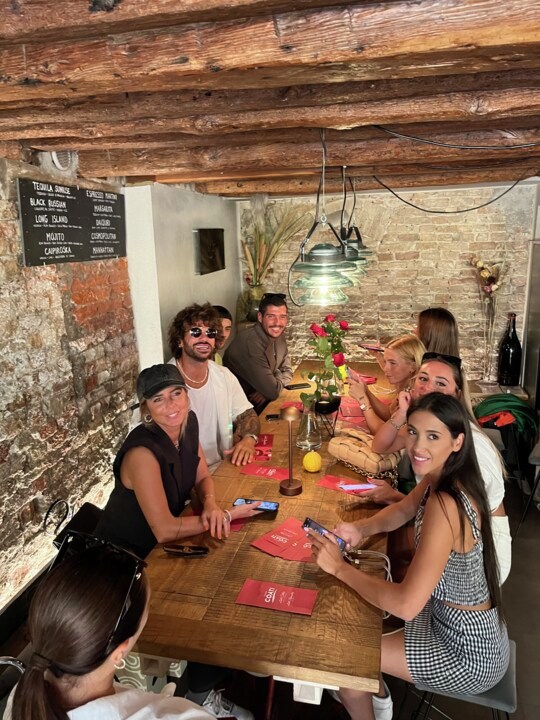 fruitecom_rp's tweet photo. 79esima edizione del Festival del Cinema di Venezia ✅. In questi giorni eravamo anche noi tra meravigliose anteprime cinematografiche e incontri con le celebrità del grande schermo  

#agenziadicomunicazione #foodandwine #communication #pr #agency #eventplanning #fruitecom https://t.co/lIdOoYSABS